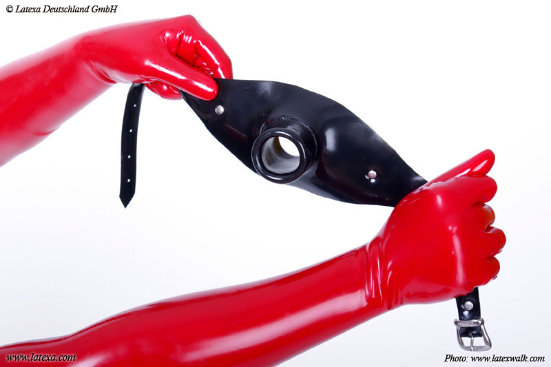 Latexový roubík s hadicou do úst