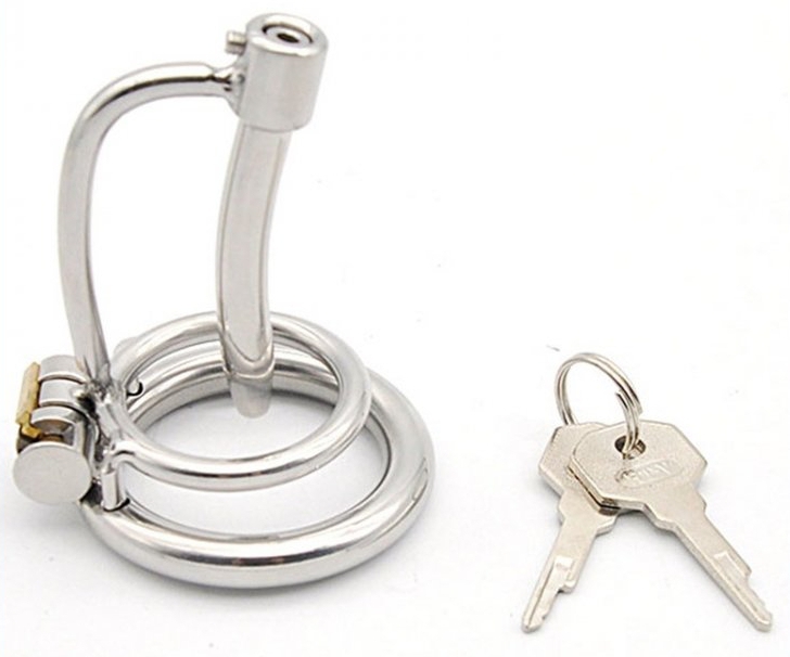 Kovový pás cudnosti s priechodnou tyčinkou do penisu 8 mm - M (krúžok 4,5 cm)