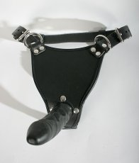 Masívne kožené tangá "strap-on"