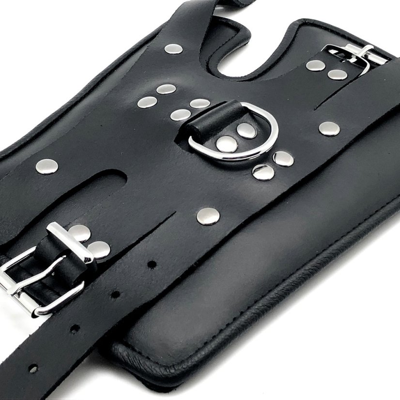 Masivní kožená zavěšovací pouta na ruce - detail