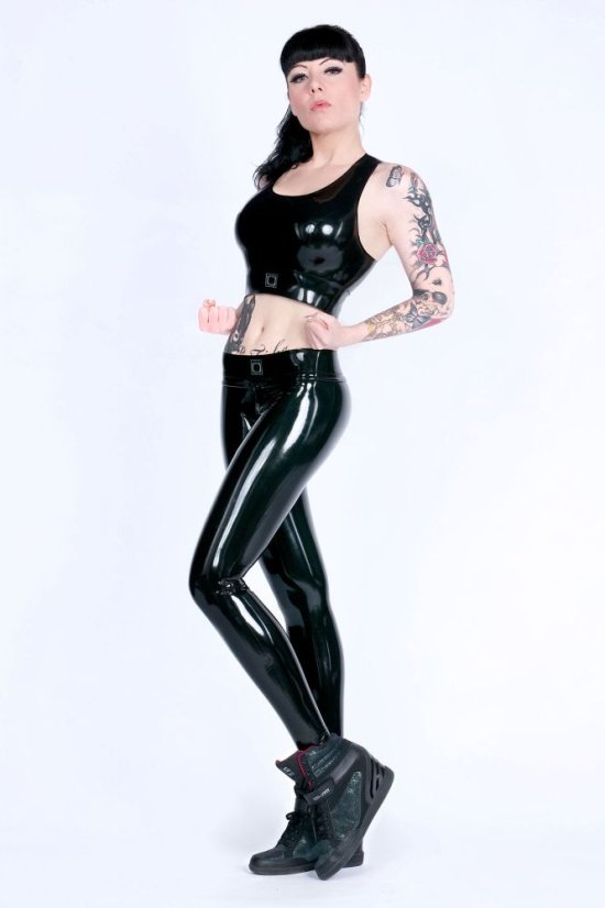 Sexi športový latexový top - pohľad zboku