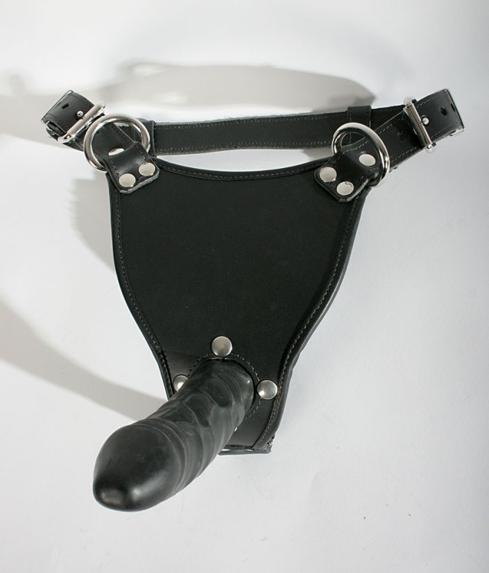 Masívne kožené tangá "strap-on"