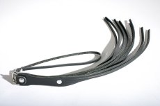 Krátke kožené ploché dôstky