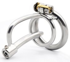 Kovový pás cudnosti s průchozí tyčinkou do penisu 8 mm - S (kroužek 4 cm)