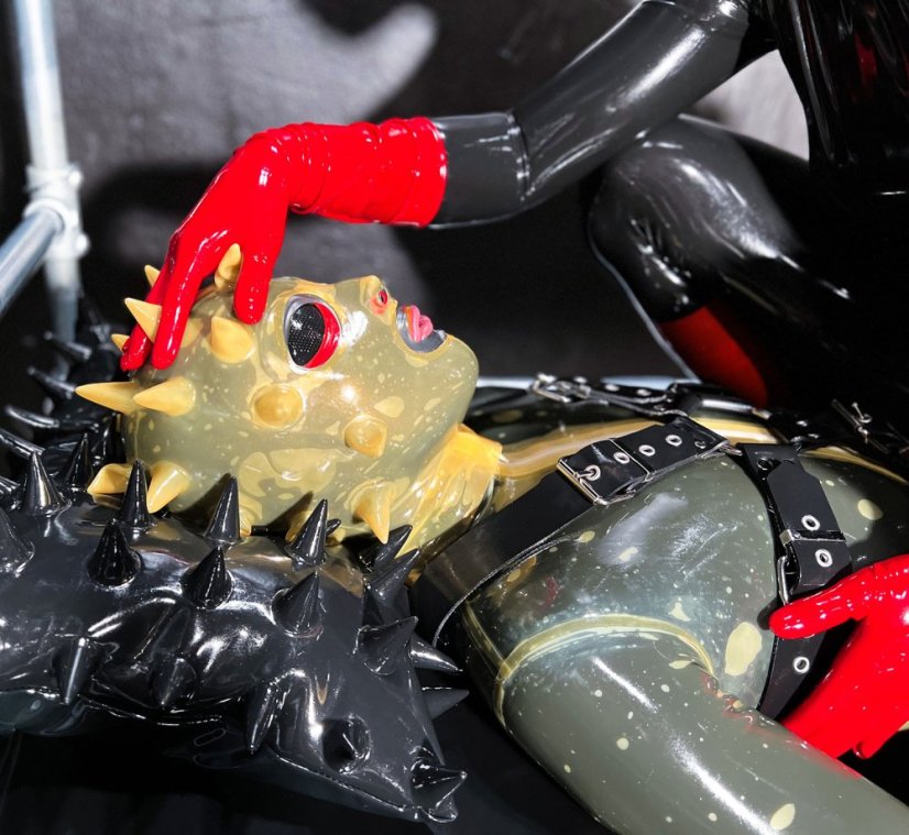 Latexový vankúš s ostňami, ktoré vás nezrania.