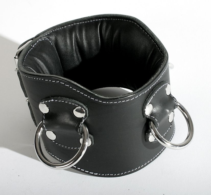 Polstrovaný kožený obojok