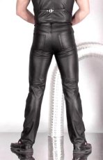 Pánske kožené nohavice - pohľad zozadu