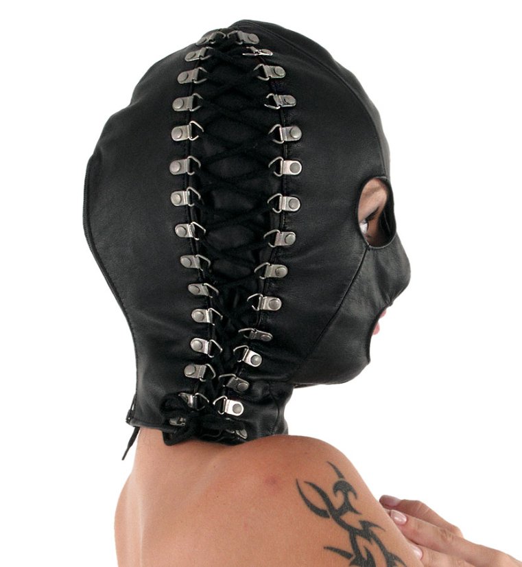 Kožená maska s bočným šnurovaním - detail viazania