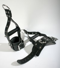 Masivní kožená pouta pro zavěšení za ruce