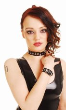 Úzke latexové náramky s kovovými nitmi