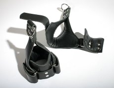 Masívne kožené putá na zavesenie za nohy