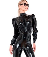 Latexový catsuit s voľným blúzkovým topom