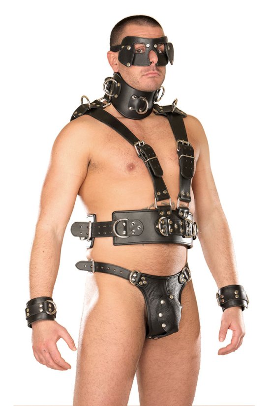 Masivní kožená pouta na ruce - kombinace s dalším BDSM vybavením