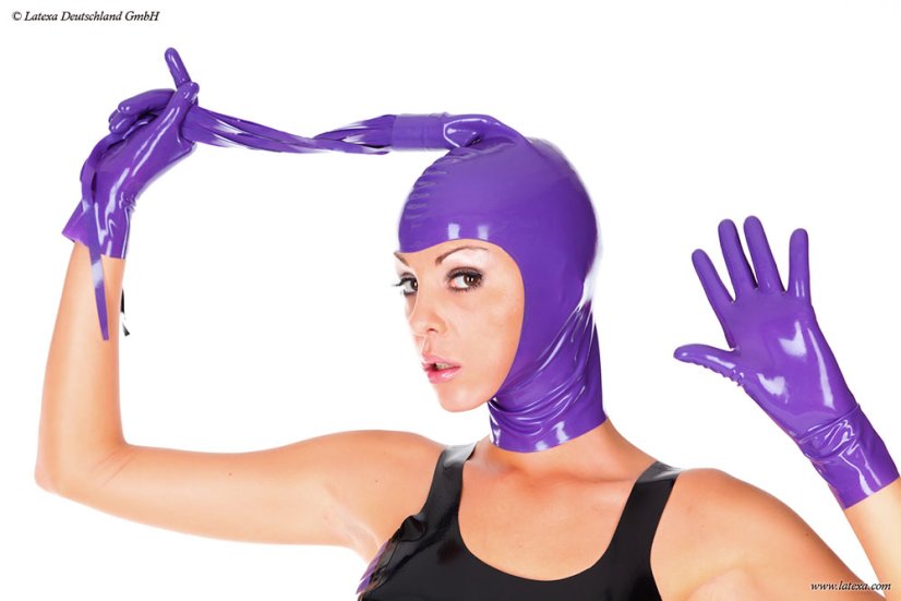 Latexová maska s otvorenou tvárou a strapcovým chvostom - fialová