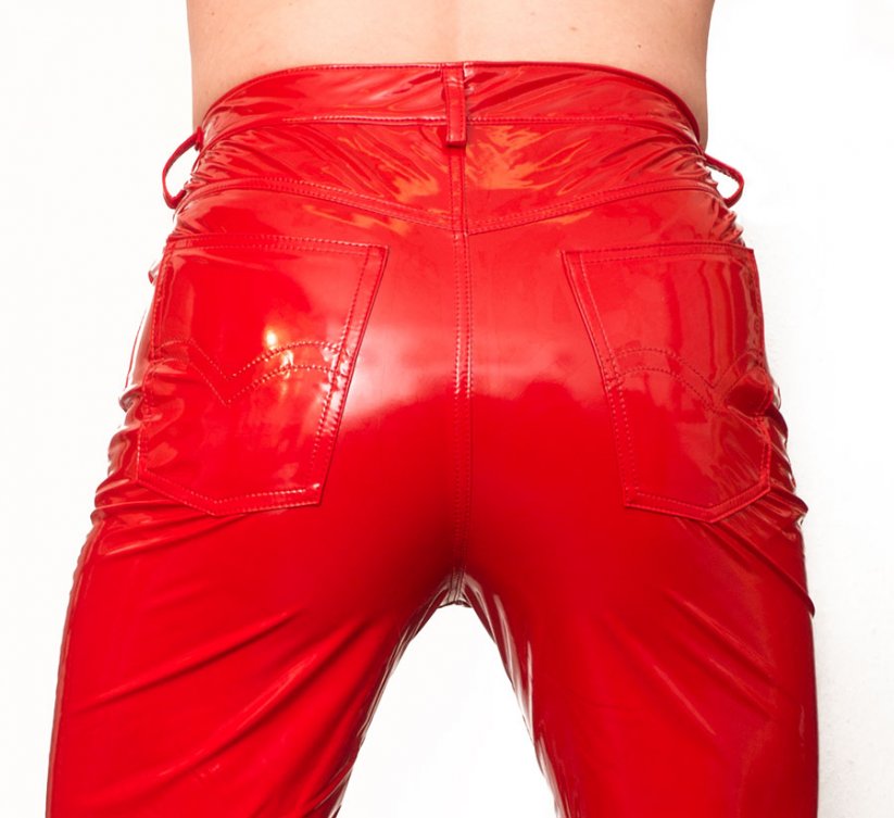 Pánské lakové kalhoty v riflovém střihu - detail zezadu