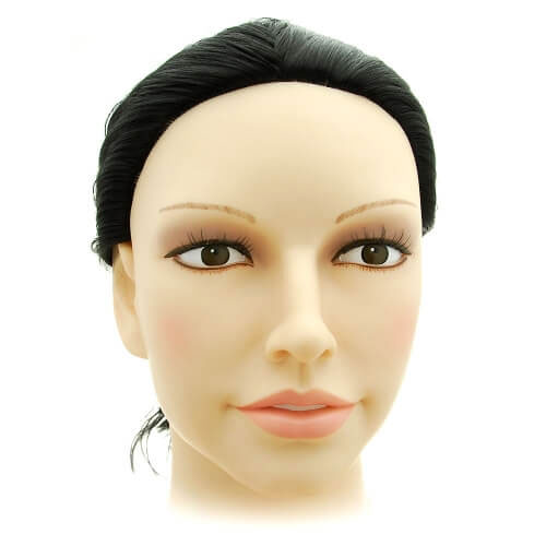 Sexy nafukovacia brunetka v životnej veľkosti - detail tváre