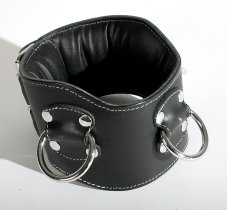 Polstrovaný kožený obojok