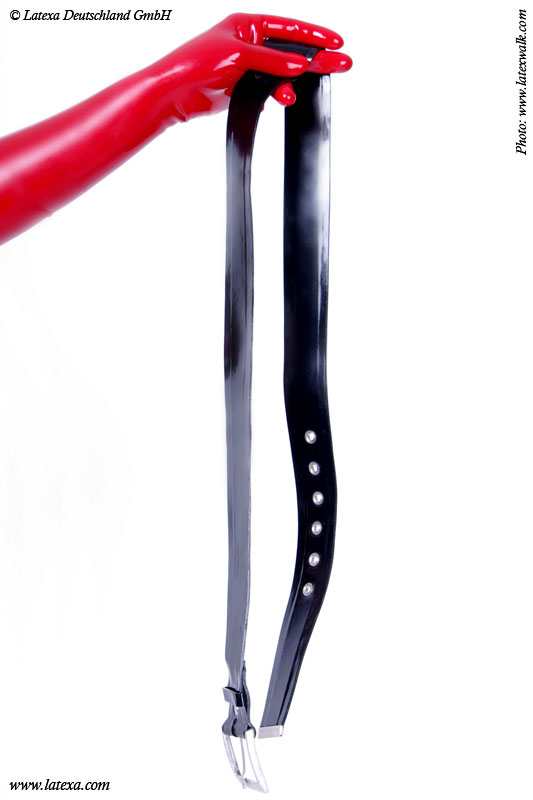 Latexový opasok s kovovou prackou