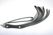 Krátke kožené ploché dôstky