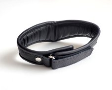 Kožený polstrovaný obojek s malým kovovým kroužkem - zapínání na suchý zip Kožený polstrovaný obojek s malým kovovým kroužkem - zapínání na suchý zip