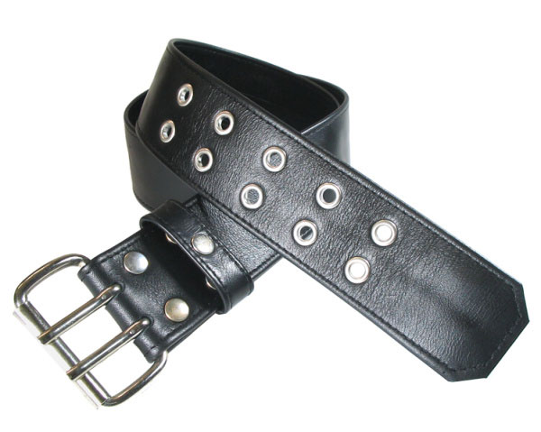 Kožený opasok s dvoma radmi otvorov