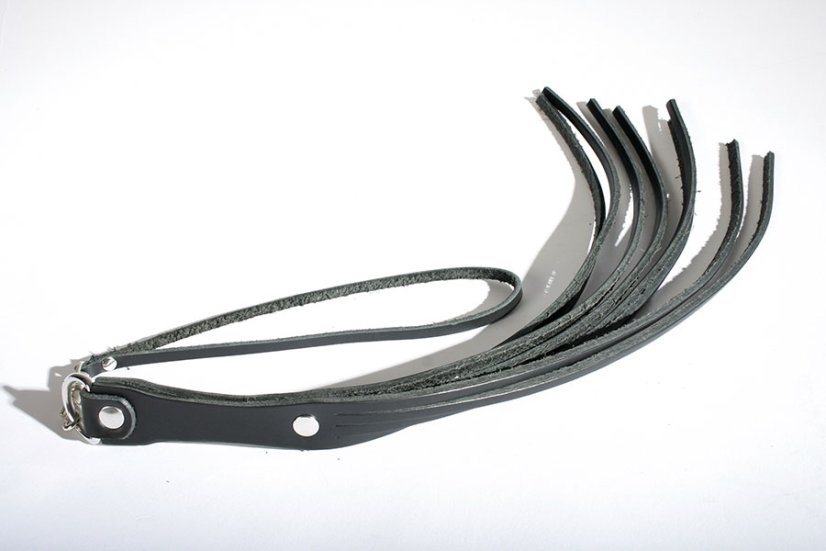 Krátke kožené ploché dôstky