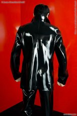 Pánska latexová bunda - pohľad zozadu