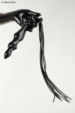 Latexové důtky ve tvaru ženského těla