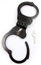 Černá profesionální pouta s pantem