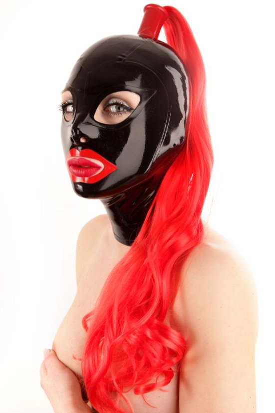 Latexová maska s červenými rty a červeným ohonem