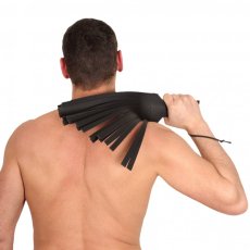 Rozstrapkaná kožená plácačka