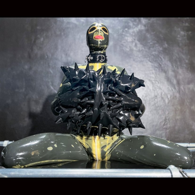 Latexový vankúš s ostňami, ktoré vás nezrania.