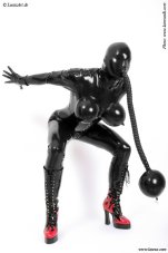 Latexová maska s hadicí a dýchacím vakem Latexová maska s hadicí a dýchacím vakem