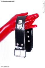 Latexový obojok s decentným upevňovacím D-kružkom - detail