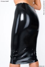 Latexová sukně pod kolena