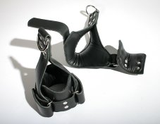 Masivní kožená pouta pro zavěšení za nohy