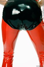 Pánske latexové slipy s análnym kondómom - pohľad zozadu