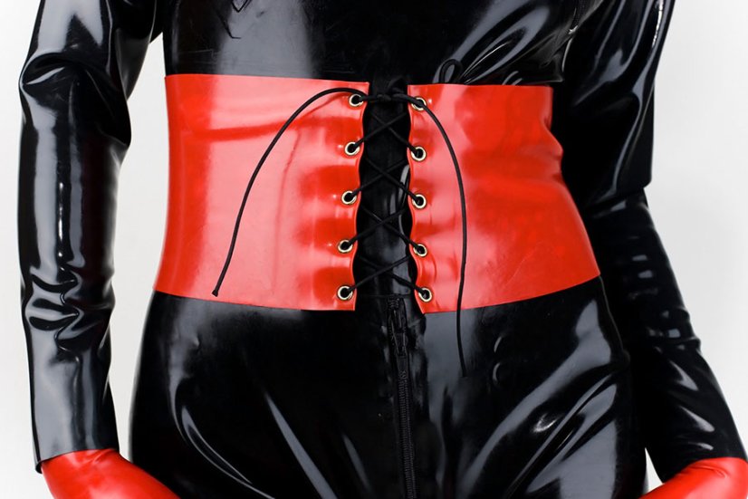 Latexový korzetový pás bez kostíc - detail šnurovania