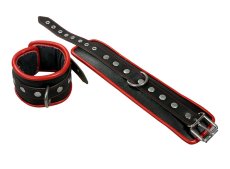 Černá kožená pouta na nohy s červeným lemováním