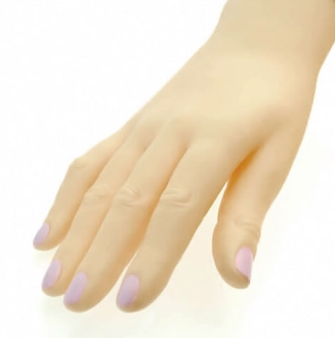 Sexy nafukovacia brunetka v životnej veľkosti - detail ruky