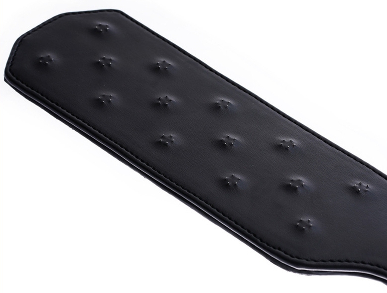 Plácačka s ostrými hrotmi