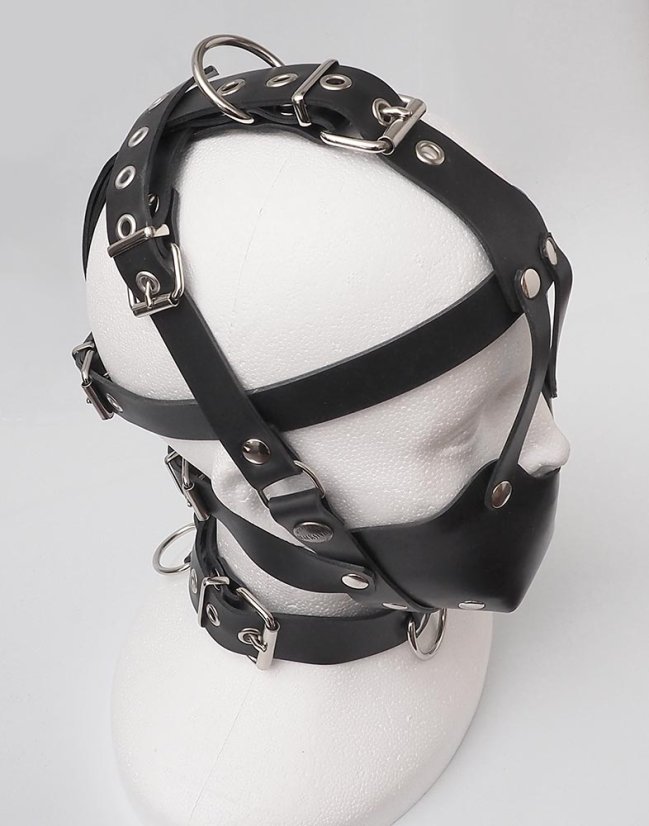 Masívny latexový postroj na celú hlavu s náhubkom a pútacími D-krúžkami