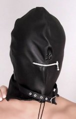 Kožená maska se zipem - detail nosu