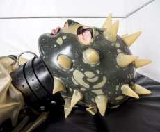 Latexová maska s hrotmi po celej hlave - transparentná