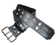 Kožený opasek se dvěma řadami dírek