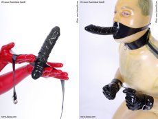 Latexový roubík s dildem dovnitř i ven