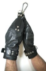 Kožené poutací vaky na ruce