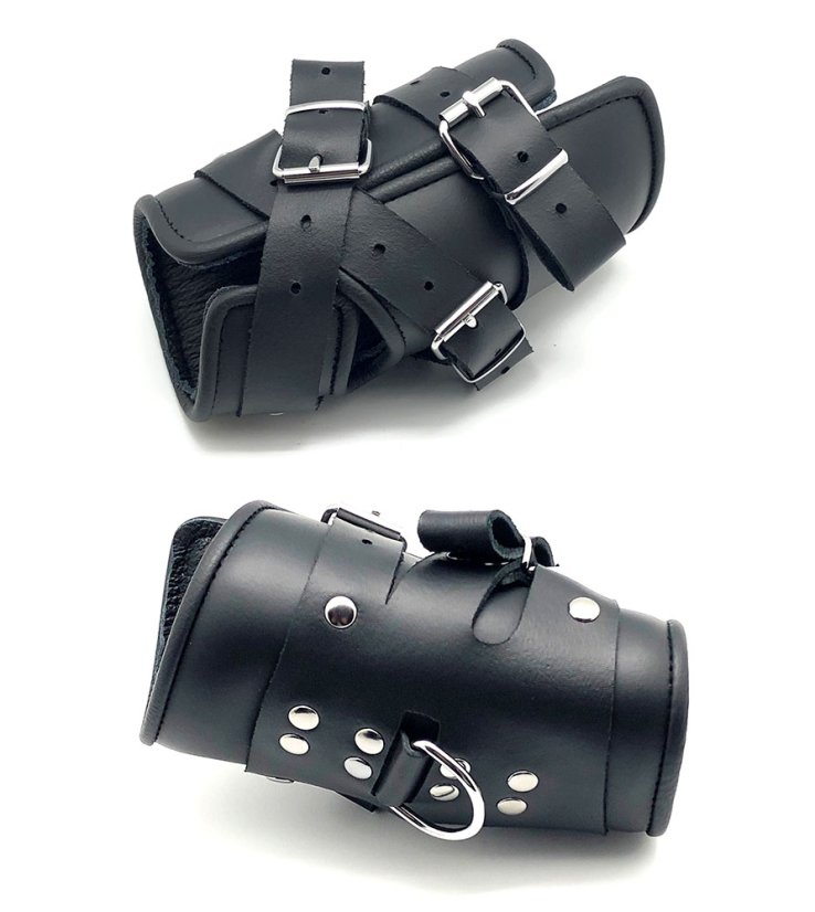 Masivní kožená zavěšovací pouta na ruce